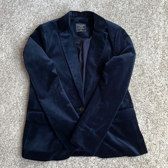 Abercrombie & Fitch Jackets & Blazers - Abercrombie and Fitch women’s velour blazer. Size 6